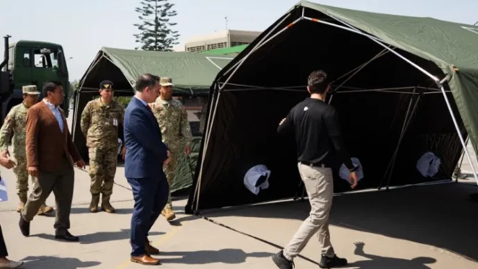En total, son 20 carpas DLX ASAP-18 tipo refugio de despliegue rápido, junto con sus respectivos equipos de reparación.