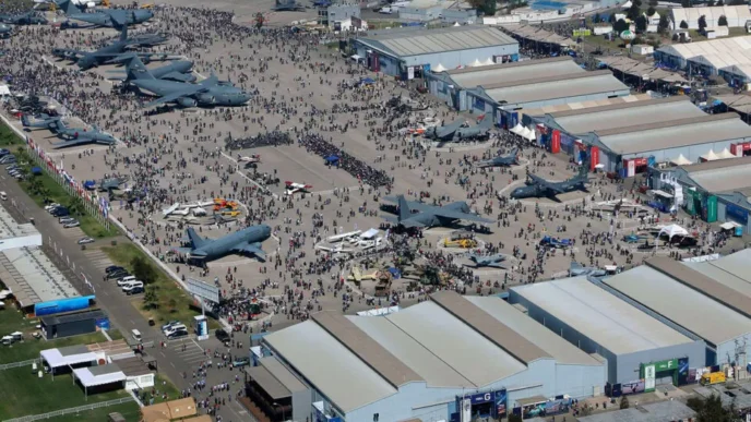 La feria tuvo una asistencia de más de 100.000 personas de todas las edades durante los seis días feriales.
