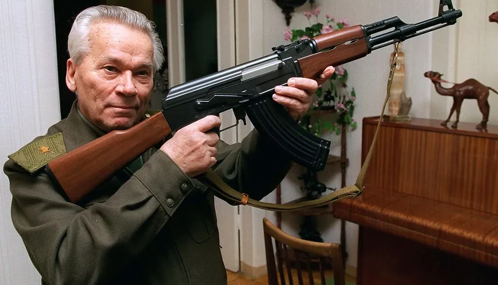 Posiblemente su inventor, Mijail Kaláshnikov, nunca imaginó que su fusil de asalto llegaría a ser el favorito entre los coleccionistas estadounidenses.