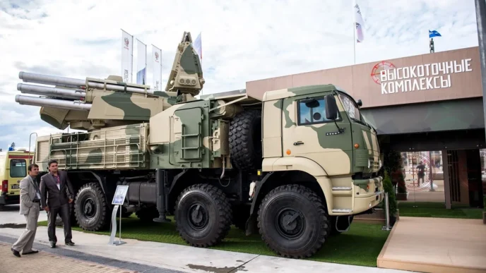 El Pantsyr puede destruir una amplia variedad de drones, misiles balísticos ATACMS, misiles de crucero Storm Shadow y Flamingo, misiles de alta velocidad HARM, HIMARS y otros.