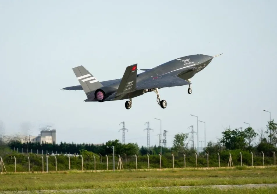 El avión de combate no tripulado Bayraktar KIZILELMA.