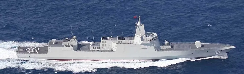 Crucero clase Renhai (Tipo 055) de la Armada del Ejército de Liberación de la República Popular China, con 13 mil toneladas y 112 celdas VLS en total, es la punta de lanza de la carrera naval en el Pacífico (Fuente: Creative Commons).
